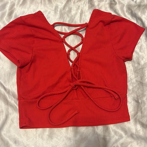 Red lace-up crop top - Picture 2 of 2